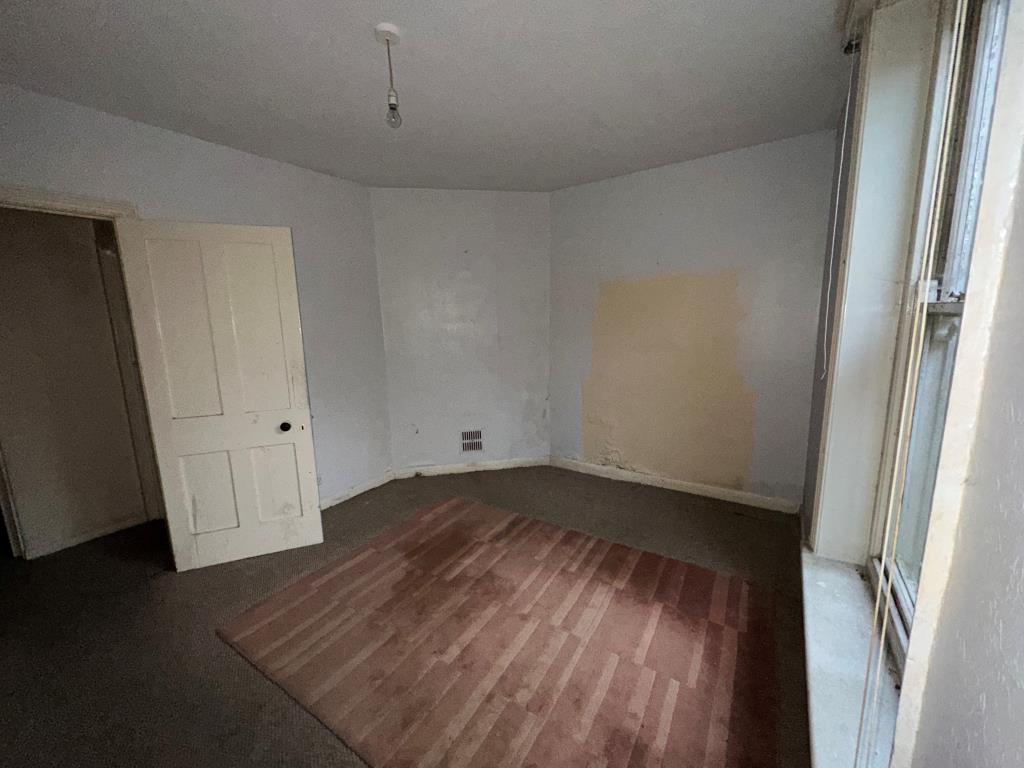 Lot: 37 - SUBSTANTIAL MIXED USE BUILDING WITH POTENTIAL - 14a Tower Road Bedroom